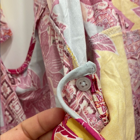 💥 Floral Peplum Wrap Top with Pink and Yellow Accents Women’s Large - Picture 11 of 14